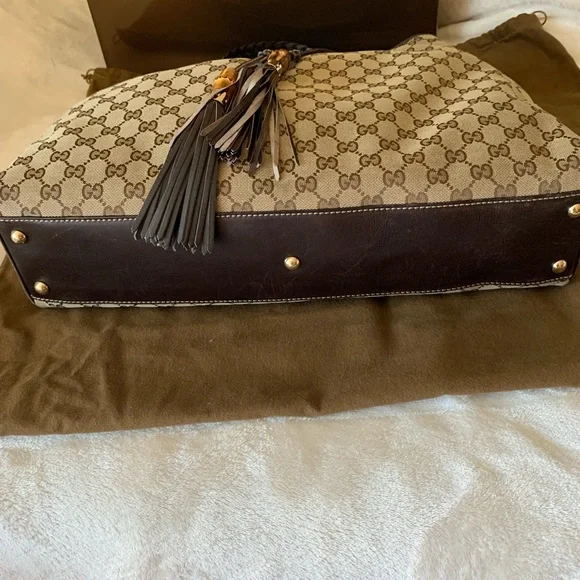 Gucci Beige and Brown Shoulder Bag - Picture 9 of 16